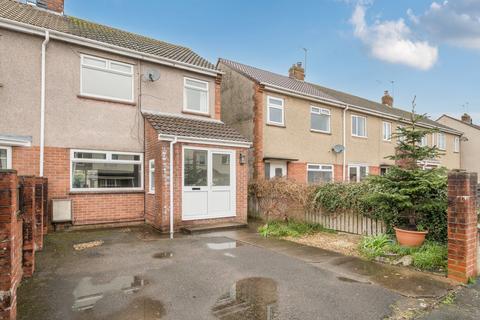 3 bed property, in Watermore Close, £350,000