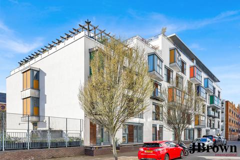 2 bed property, in Point Pleasant, £495,000