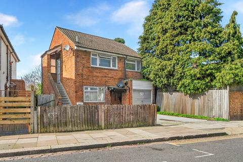2 bed property, in Grange Road, £275,000