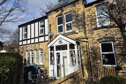 3 bed property, in Cliff Lane, £295,000