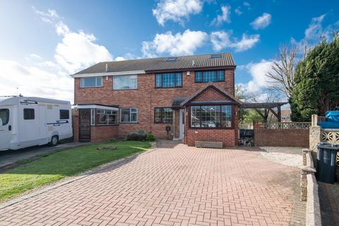 3 bed property, in Charlotte Road, £350,000
