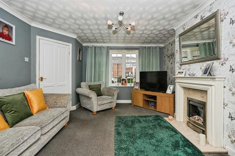 3 bed property, in Newhaven Road, £195,000