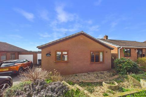 2 bed property, in Church Street, £160,000