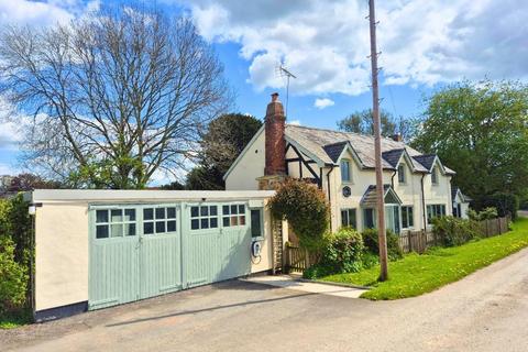 4 bed property, in Kingsland, £675,000