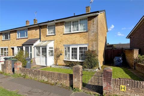 3 bed property, in Crawley Avenue, £250,000