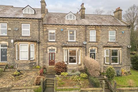 5 bed property, in Moorlands Avenue West, £325,000