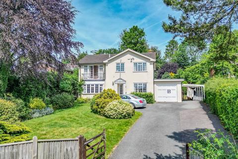4 bed property, in Burgh Hill, £750,000