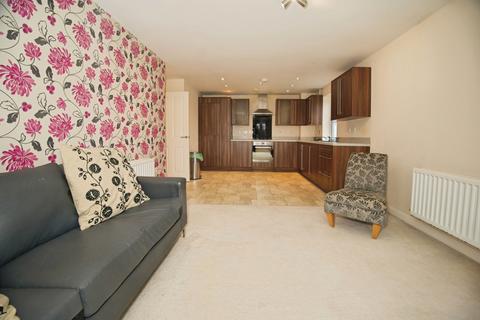 2 bed property, in Ffordd James Mcghan, £120,000