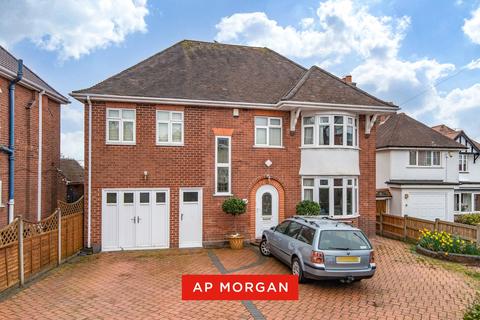 4 bed property, in Victoria Road, £600,000