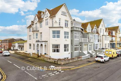 1 bed property, in Esplanade, £210,000