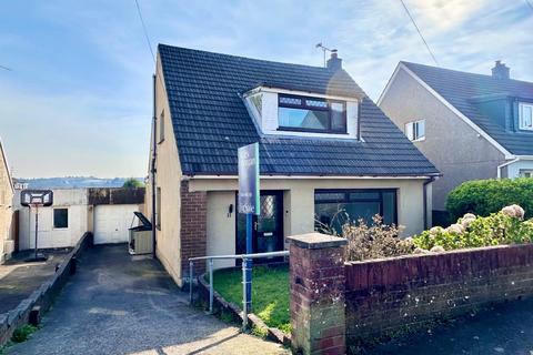 3 bed property, in Chantal Avenue, £285,000