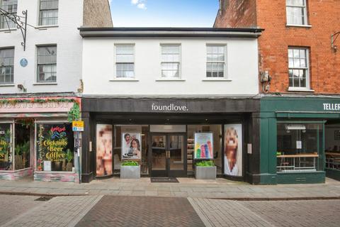 1 bed property, in Bucklersbury, £250,000