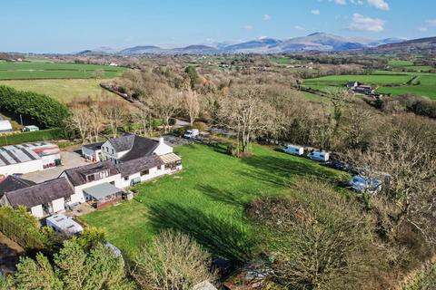 12 bed property, in Kent Farm, £695,000