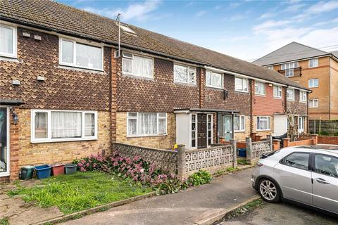 3 bed property, in Old Farm Close, £375,000