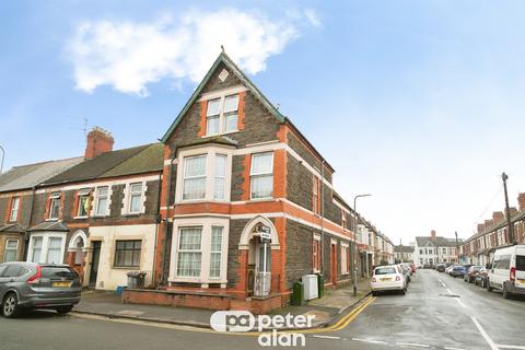 6 bed property, in Mackintosh Place, £525,000