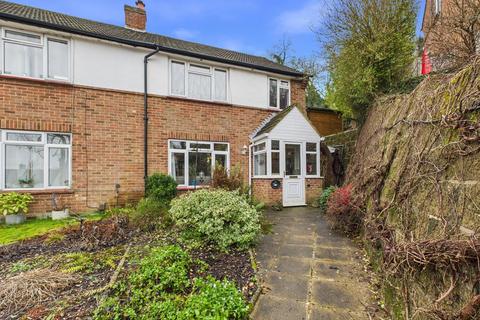 3 bed property, in Benham Close, £499,000