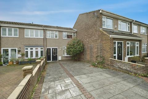 3 bed property, in Browne Close, £300,000