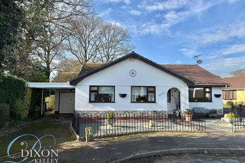 3 bed property, in Woolslope Gardens, £450,000