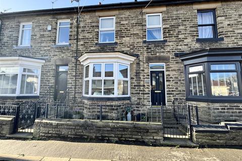 2 bed property, in Station Road, £210,000
