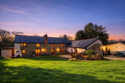 9 bed property, in Natcott Lane, £1,325,000