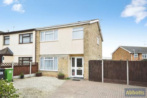 3 bed property, in The Approach, £385,000