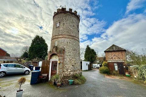 4 bed property, in High Street, £1,000,000
