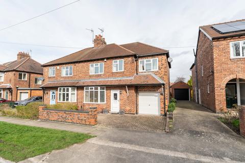4 bed property, in Heworth Hall Drive, £500,000