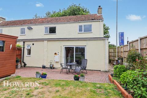 2 bed property, in Sidegate Cottages, £225,000