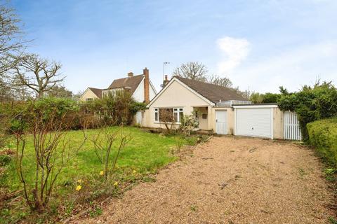 2 bed property, in Hackwood, £450,000