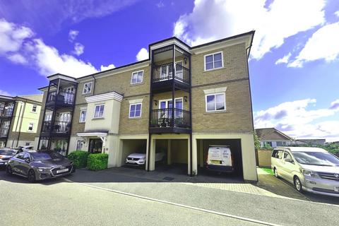 2 bed property, in Buckingham Road, £375,000