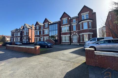 2 bed property, in Lathom Mews, £120,000