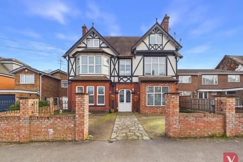 9 bed property, in Lansdowne Road, £850,000