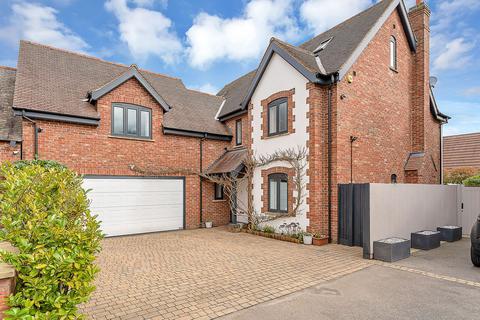 5 bed property, in Chaveney Walk, £1,000,000