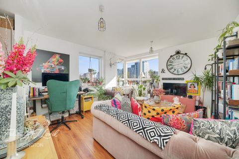 1 bed property, in Market Road, £350,000