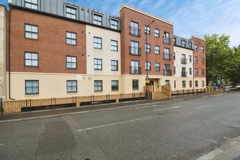 2 bed property, in York Road, £240,000