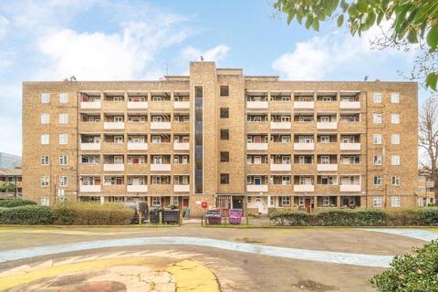 2 bed property, in Granville House, £375,000