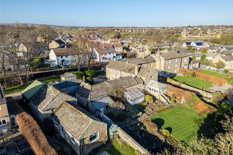 4 bed property, in Boldron Lane, £695,000