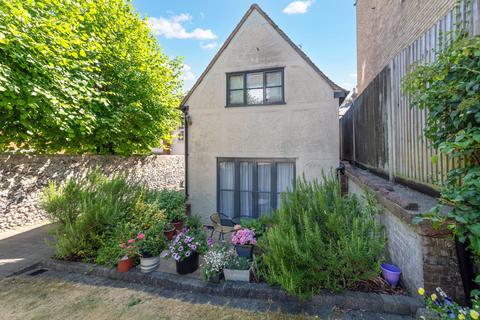 3 bed property, in London Road, £475,000