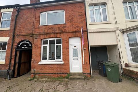 2 bed property, in Swan Street, £140,000