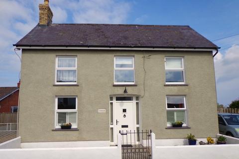 3 bed property, in Maenygroes, £399,950