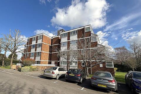 2 bed property, in Westmoreland Road, £400,000