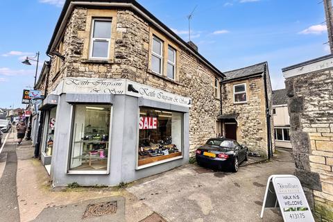 2 bed property, in 92 High Street, £225,000