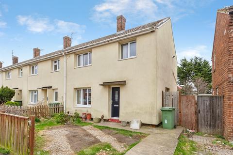 3 bed property, in Wollaton Road, £70,000