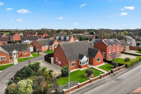 2 bed property, in Crispin Close, £300,000
