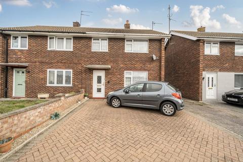 3 bed property, in Queens Crescent, £275,000