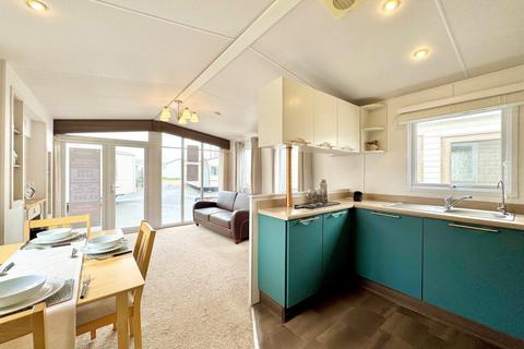 2 bed property, in Oaklands Holiday Park – Essex, £37,995