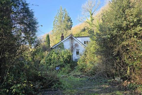 2 bed property, in Login, £130,000