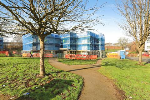 2 bed property, in Boydon Close, £120,000