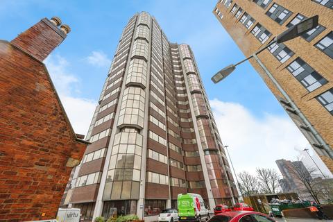 1 bed property, in Hagley Road, £70,000