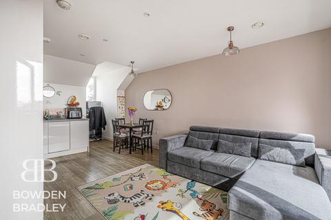 1 bed property, in 37 Marine Crescent, £250,000